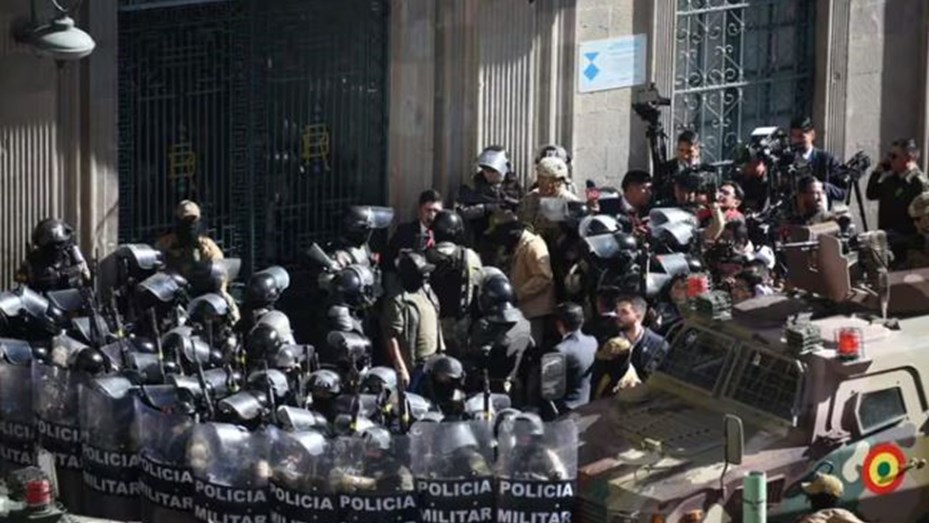 Lee más sobre el artículo Golpe de Estado en Bolivia: Arce destituyó al Jefe del ejército
