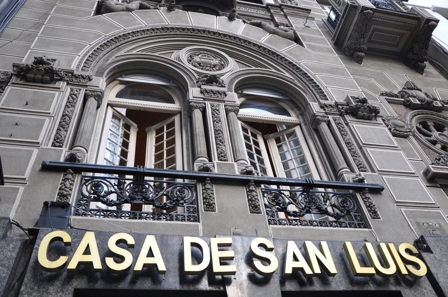 Lee más sobre el artículo Subastarán el inmueble de la Casa de San Luis en Buenos Aires para financiar la reparación del Policlínico Regional de Villa Mercedes