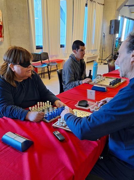 Lee más sobre el artículo Comenzó el torneo nacional de ajedrez para personas no videntes: 3ª etapa prix ACUA 2024