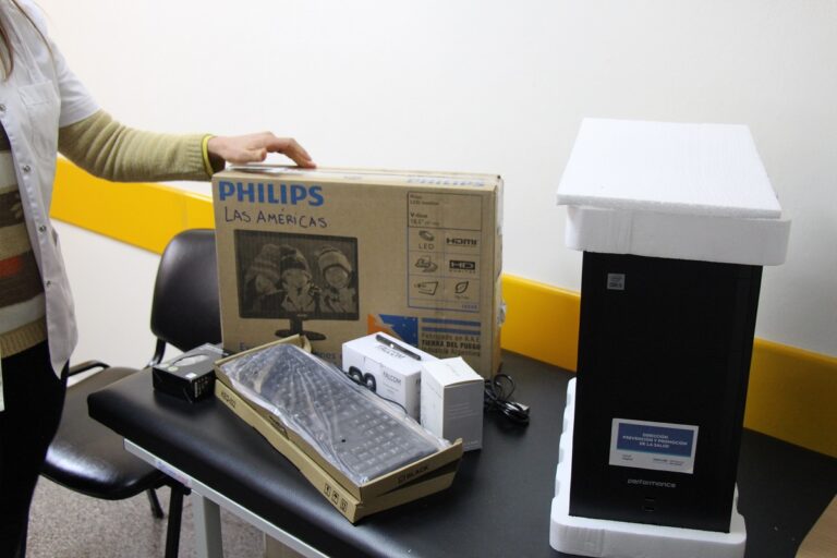 Lee más sobre el artículo Entrega de computadoras en centros de salud: un avance para el seguimiento de enfermedades crónicas