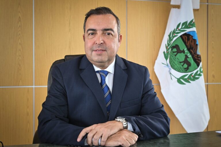 Lee más sobre el artículo El ministro Vergés solicita la renuncia de Liliana Garro por incompatibilidad ética con un crédito estatal