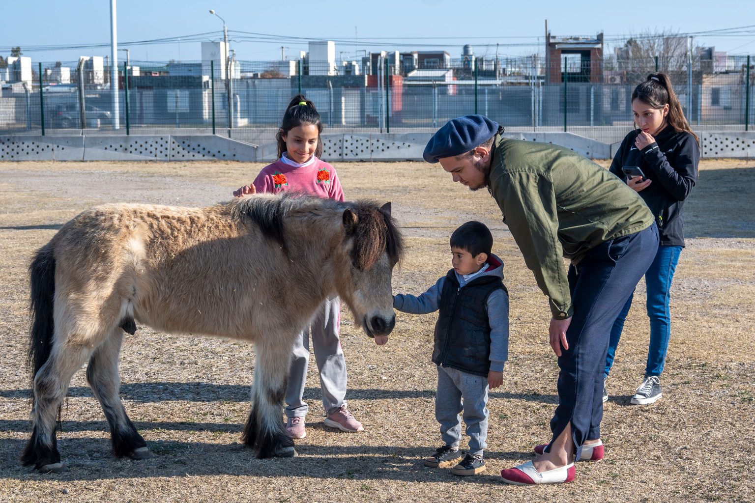 Lee más sobre el artículo Jornada de inclusión y tradición: mateada en el Centro de Equinoterapia La Pedrera