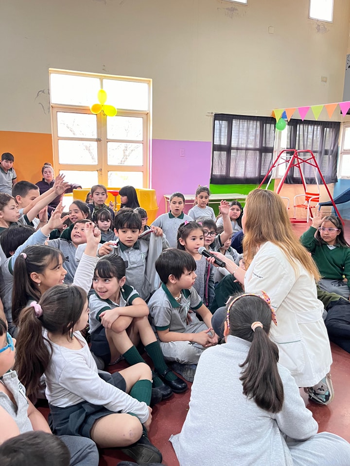 Lee más sobre el artículo Nueva charla sobre tenencia responsable de animales en la Escuela N° 150 “Provincia de Santa Fe”