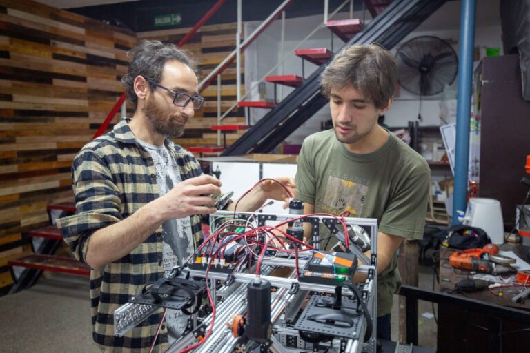 Lee más sobre el artículo Estudiantes sanluiseños representarán a Argentina en competencia internacional de robótica en Grecia