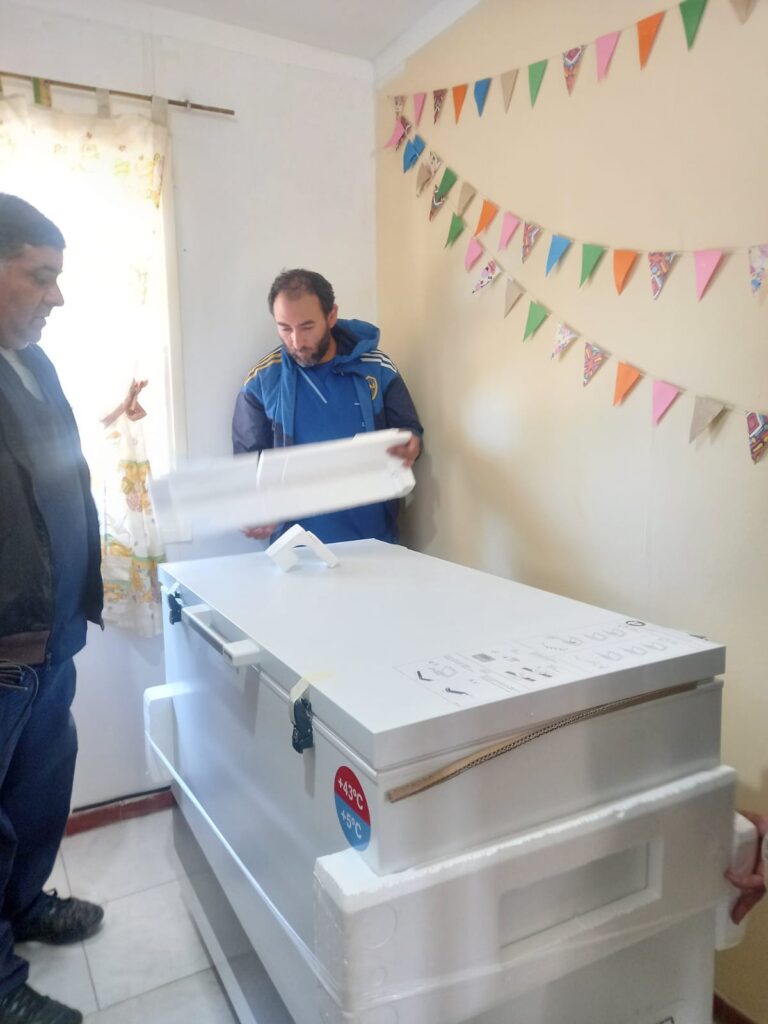 Lee más sobre el artículo El ministerio de Salud entrega equipos de refrigeración para mejorar la conservación de vacunas en San Luis