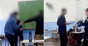 Lee más sobre el artículo Un estudiante amenazó a otro con un cuchillo en un colegio de Avellaneda