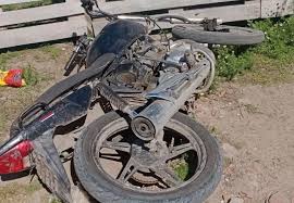 Lee más sobre el artículo Horror en La Plata: un nene murió tras caer de una moto y ser aplastado por un camión de residuos