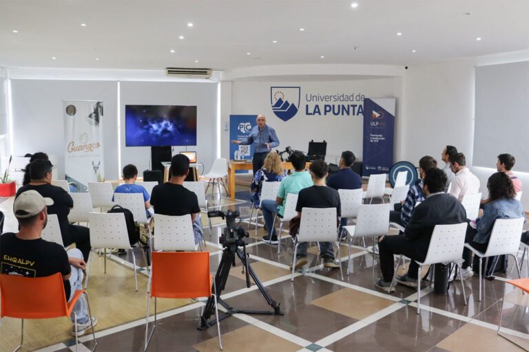 Lee más sobre el artículo Charla sobre drones en San Luis: Gustavo Salgado introduce el uso profesional de VANT