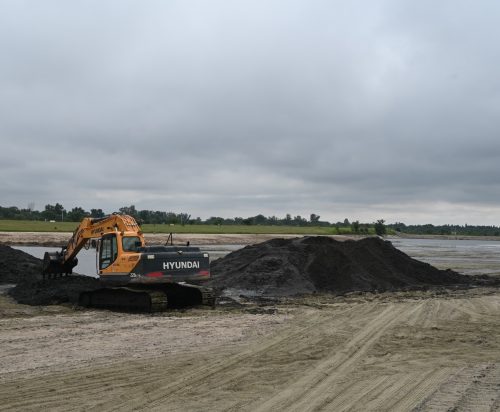 Lee más sobre el artículo Villa Mercedes: avanzan en la limpieza de los Espejos de Agua para recuperar su capacidad y profundidad