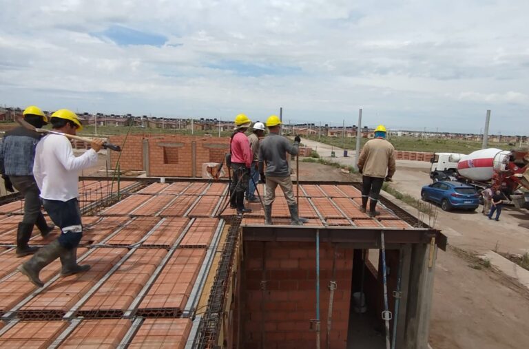 Lee más sobre el artículo San Luis avanza en la construcción de techos para nuevas viviendas de los planos ‘Progreso’ y ‘Sueños’