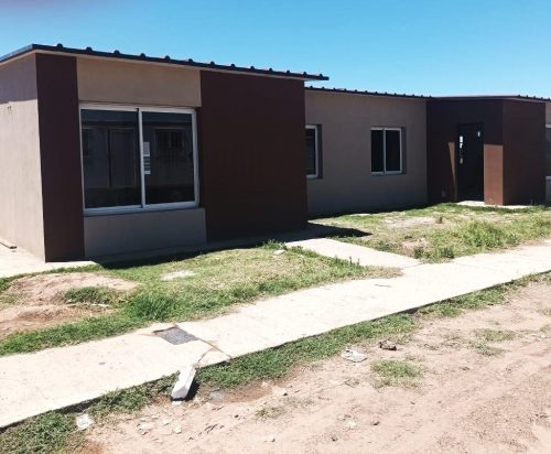 Lee más sobre el artículo Villa Mercedes: viviendas avanzan con frentes terminados y colocación de aberturas