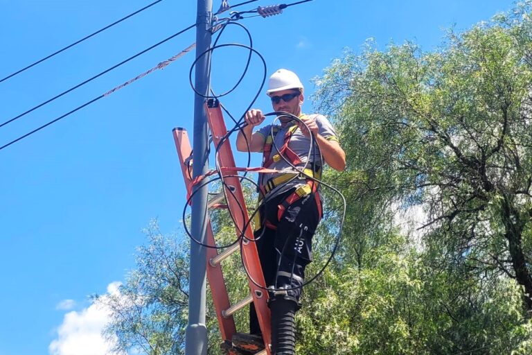 Lee más sobre el artículo Restablecen 100 antenas de wifi y continúan las tareas para normalizar el servicio de internet