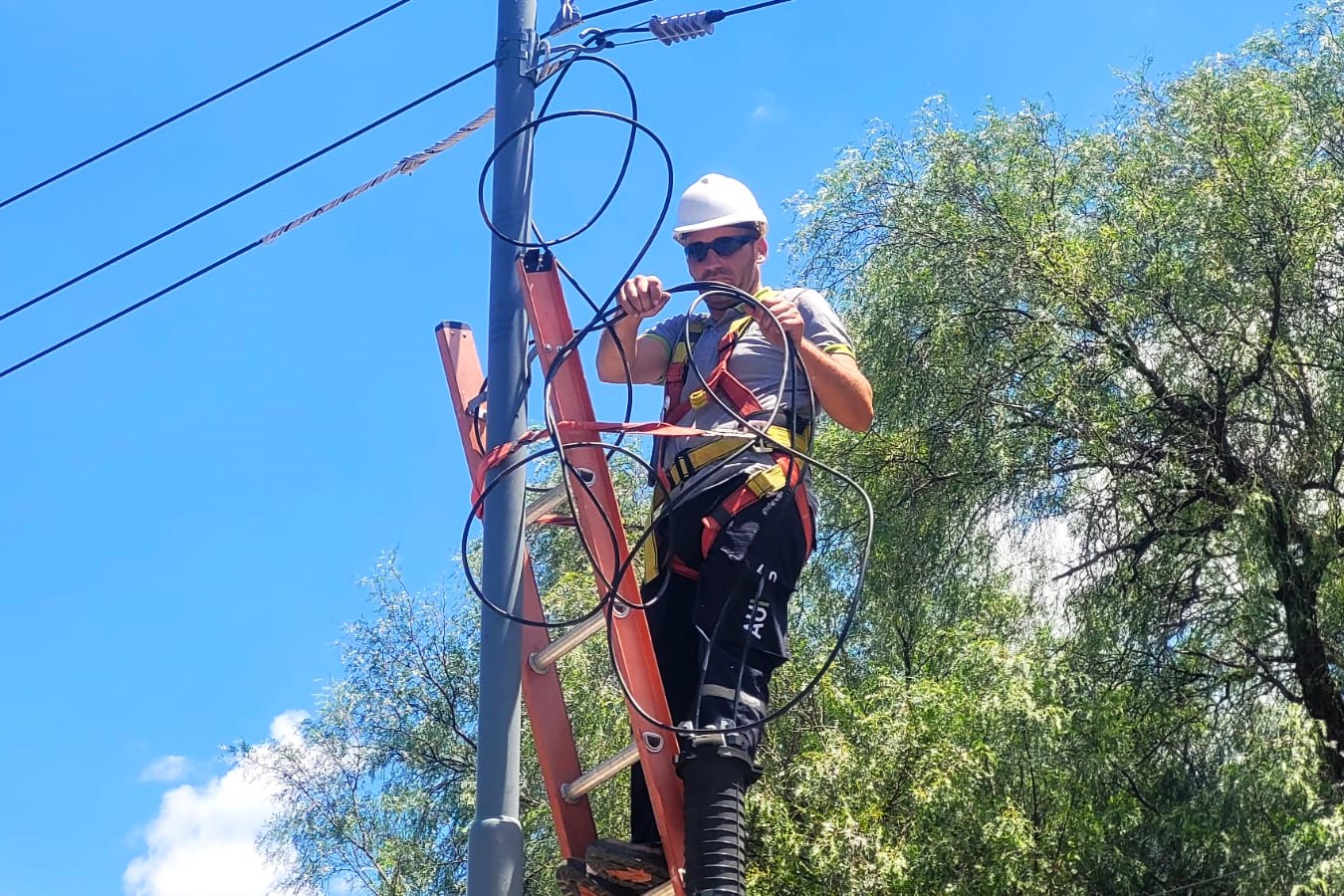 Lee más sobre el artículo Restablecen 100 antenas de wifi y continúan las tareas para normalizar el servicio de internet