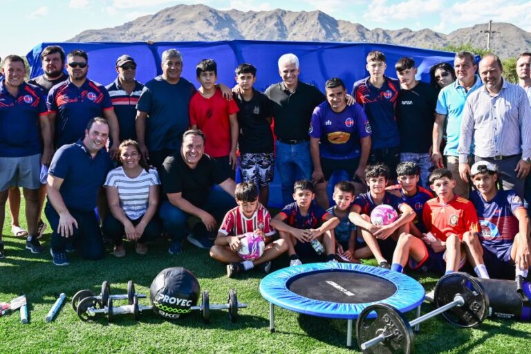 Lee más sobre el artículo El Club El Chorrillo recibió nuevo material deportivo gracias a un programa de financiamiento