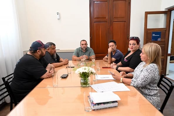 Lee más sobre el artículo El intendente Maxi Frontera se reúne con músicos locales para organizar un evento de cuarteto en Calle Angosta