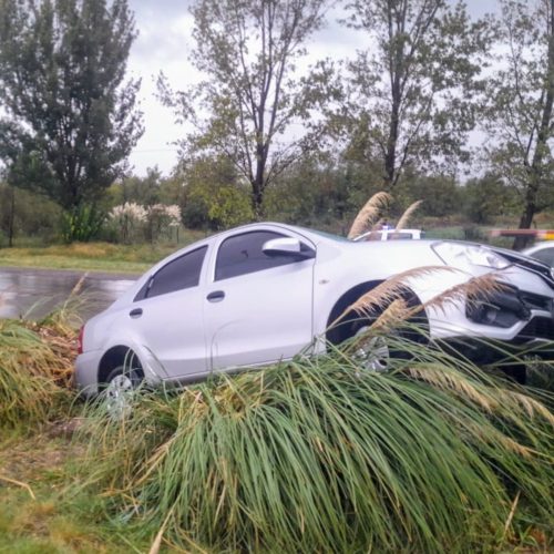 Lee más sobre el artículo Accidente en la Autopista de las Serranías Puntanas: un automóvil perdió el control debido a la intensa lluvia