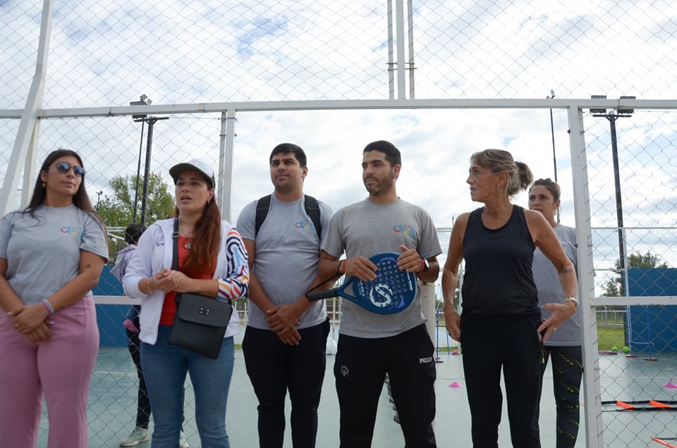 Lee más sobre el artículo Inició el taller de Pádel en El Lago para niños y niñas