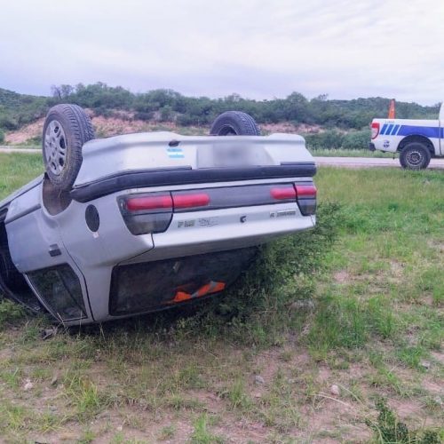 Lee más sobre el artículo San Luis: Un automóvil volcó en la Autopista de las Serranías Puntanas