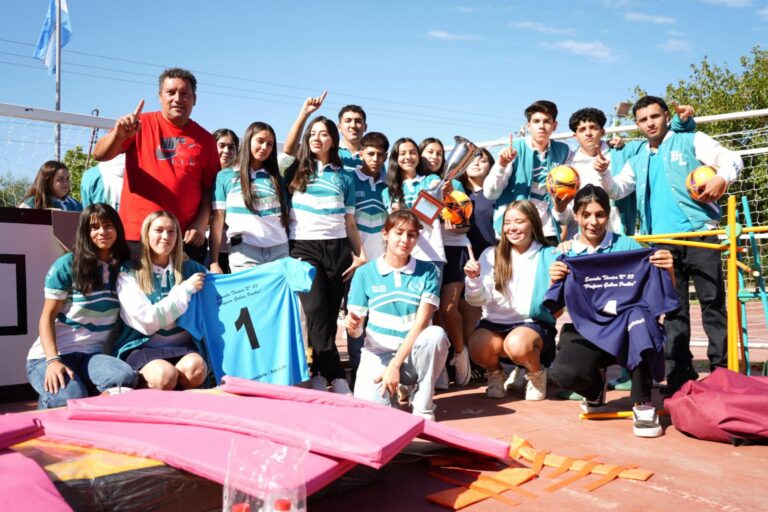 Lee más sobre el artículo Las instituciones ganadoras de los Intercolegiales 2024 recibieron sus premios
