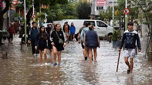 Lee más sobre el artículo Sin luz ni agua, incomunicados y tratando de rescatar lo que quedó en pie, el día después en Bahía Blanca