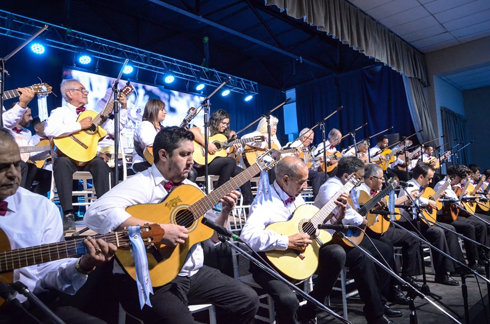 Lee más sobre el artículo Villa Mercedes celebró los 25 años de las Cien Guitarras con un emotivo homenaje e inauguración del Museo.