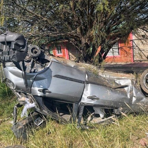 Lee más sobre el artículo Accidente en la Autopista 25 de Mayo: una policía fue hospitalizada tras volcar con su auto