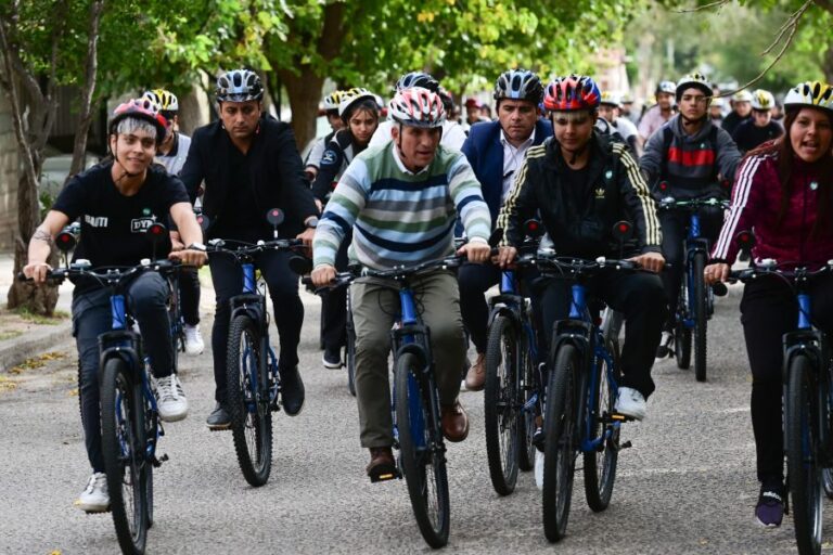Lee más sobre el artículo Más que una bicicleta: alumnos de la Escuela Ramón Carrillo recibieron sus TuBi en una jornada llena de emoción