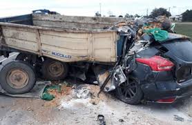 Lee más sobre el artículo Murió carbonizado al chocar con un camión en Córdoba: su pareja se arrojó antes y sospechan que discutieron