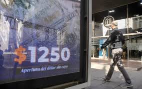 Lee más sobre el artículo Dólar sin cepo: cuáles son los términos y condiciones para comprar por home banking