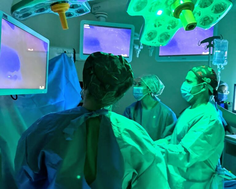 Lee más sobre el artículo Villa Mercedes: médicos del Hospital ‘Ramón Carrillo’ realizaron por primera vez una cirugía con técnica de fluorescencia