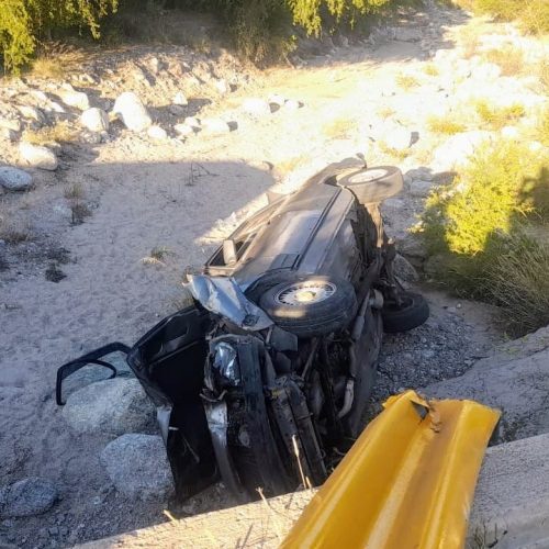 Lee más sobre el artículo Villa de la Quebrada: un auto volcó sobre el cauce de un río en la Autopista 25 de Mayo
