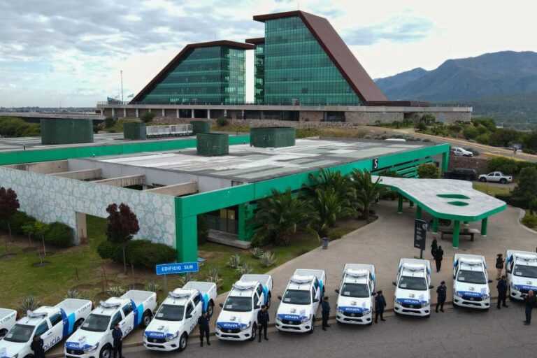 Lee más sobre el artículo El Gobierno provincial entregó 25 nuevos patrulleros para reforzar la seguridad en San Luis