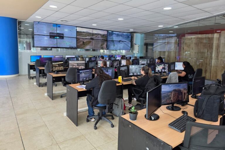 Lee más sobre el artículo Comenzó a funcionar el nuevo Centro de Televigilancia en Casa de Gobierno