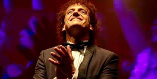 Lee más sobre el artículo Murió Ángel Mahler, referente del musical argentino y creador de “Drácula”