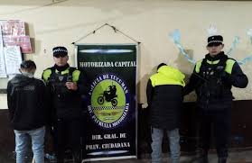 Lee más sobre el artículo Atrapan a dos jóvenes acusados de hacer disparos contra las casas de vecinos