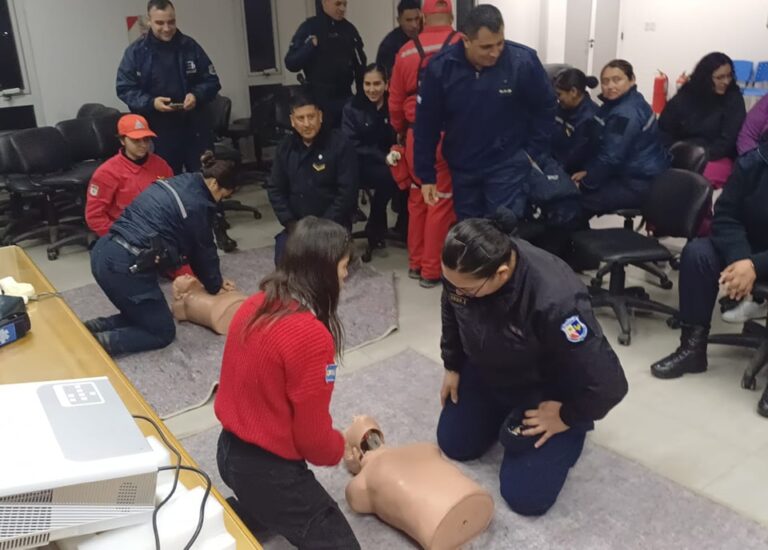 Lee más sobre el artículo Defensa Civil brindó un taller de primeros auxilios a personal policial