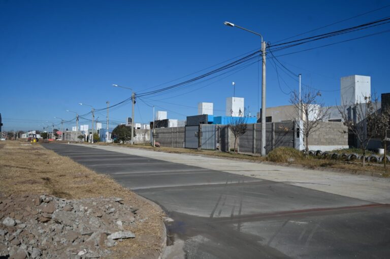Lee más sobre el artículo Villa Mercedes: avanzan las obras de pavimentación en la zona este con una inversión superior a los $2.223 millones