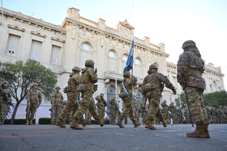 Lee más sobre el artículo Con honor y patriotismo, soldados del Ejército Argentino juraron lealtad a la Bandera en San Luis