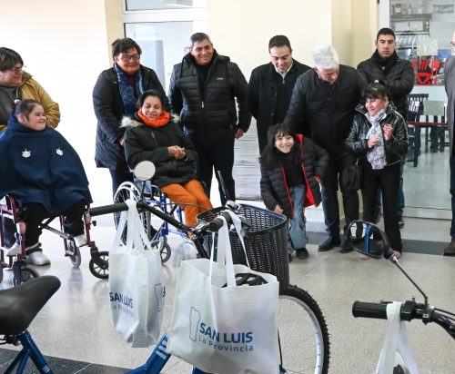 Lee más sobre el artículo Tres alumnas con discapacidad recibieron bicicletas adaptadas del programa TuBi en La Toma