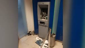 Lee más sobre el artículo Dañó cajeros automáticos a martillazos en Neuquén: deberá cumplir tareas comunitarias y pagar una multa