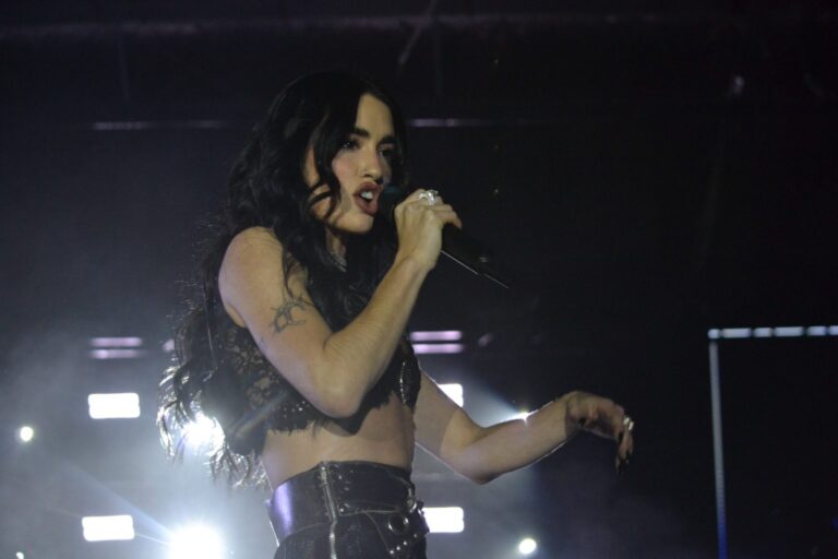Lee más sobre el artículo Lali deslumbró en San Luis: miles de fanáticos vibraron con su show en Espacio Royal Arena