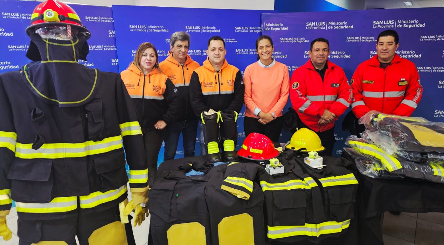Lee más sobre el artículo El Gobierno de San Luis entregó nuevo equipamiento para combatir incendios estructurales