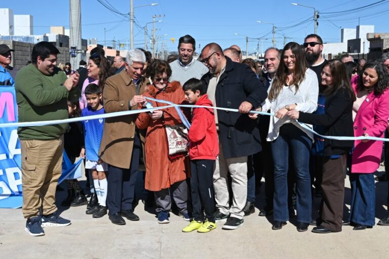 Lee más sobre el artículo Más infraestructura, más bienestar: Poggi y Frontera inauguraron 14 cuadras de pavimento en el barrio Mil Viviendas