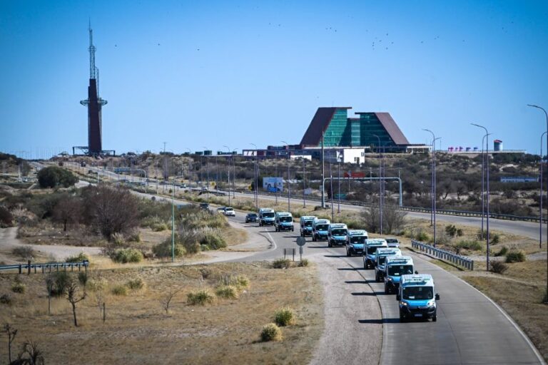 Lee más sobre el artículo El Gobierno entregó diez nuevas ambulancias para fortalecer el sistema de salud en el interior provincial