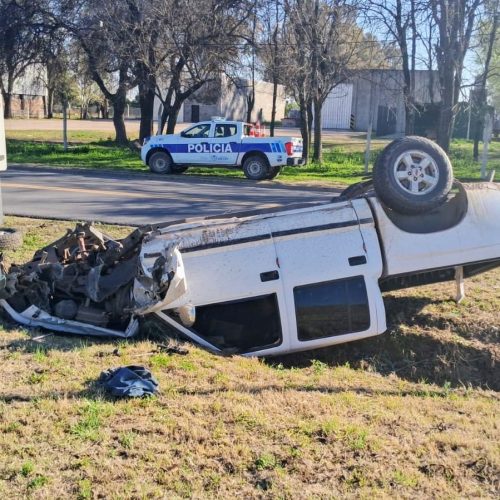 Lee más sobre el artículo Villa Mercedes: un conductor volcó su camioneta y dio positivo en el test de alcoholemia