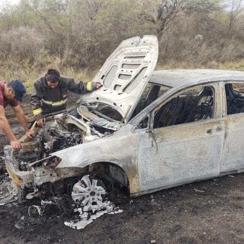 Lee más sobre el artículo Un automóvil se incendió en la ruta provincial 5: el conductor resultó ileso