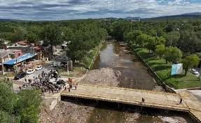 Lee más sobre el artículo Un ciclista muere tras caer al río desde un puente en Mina Clavero