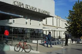 Lee más sobre el artículo Hallaron a una mujer golpeada e inconsciente debajo de la cama de su expareja: detuvieron a un hombre