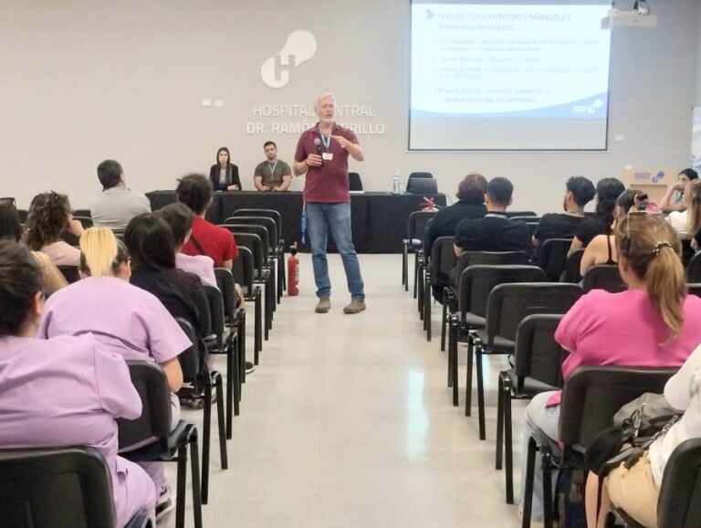 Lee más sobre el artículo El Hospital Central ‘Dr. Ramón Carrillo’ capacita a su personal en protección contra incendios y uso de matafuegos