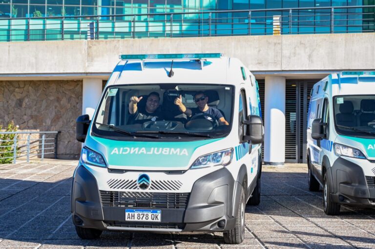 Lee más sobre el artículo Seis hospitales y centros de salud recibieron ambulancias para optimizar sus servicios